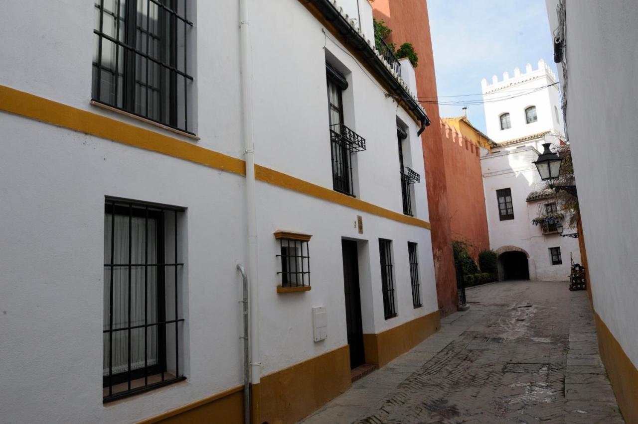 The Wall Of The Alcazar Palace セビリア エクステリア 写真